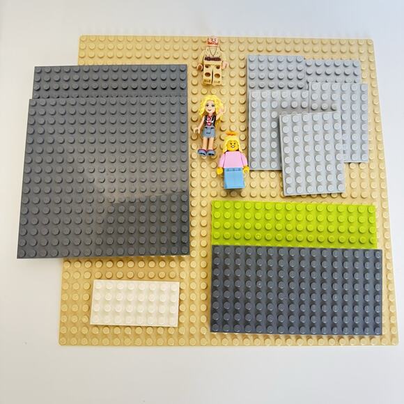 Lego Sand Baseplate 10"x10" 32x32 3 Minifigs 10 Misc Sized Baseplates LOT - Picture 1 of 5